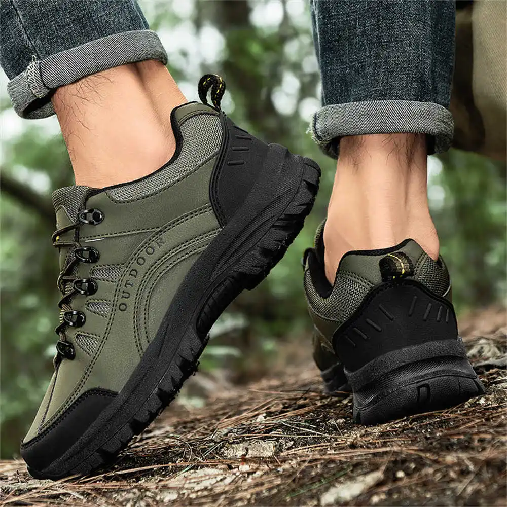 Homens e Mulheres Andando Sapa - Streetwear Brand Collection avaliação e preço